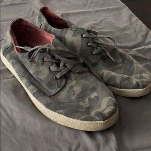 Men’s Camo Toms